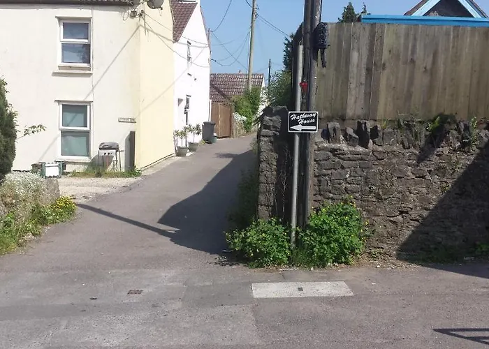 Hathway House AccommodationAirport Hotel