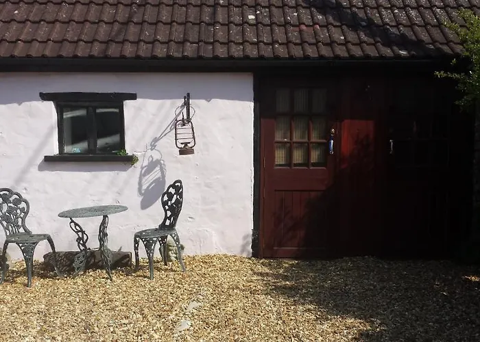 Hathway House AccommodationAirport Hotel